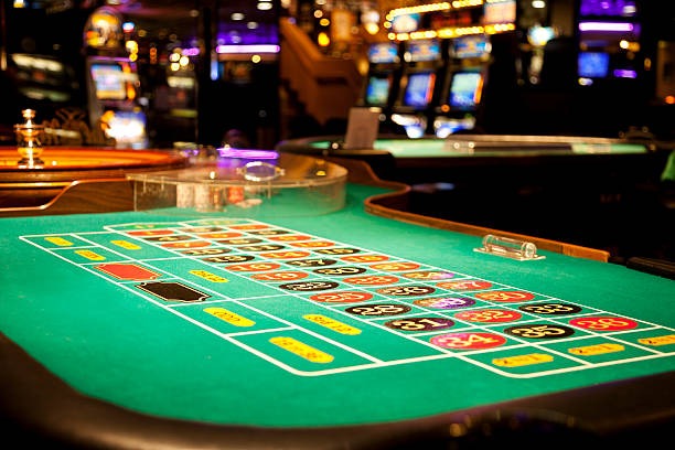 merdekaspin app home screen showing live-dealer games and sportsbook predictions on Android mobile device