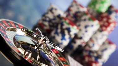 merdekaspin mobile app live casino table and sportsbook interface